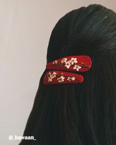 Handmade hairclips, embroidery
Blossom Cambridge Aesthetic, Embroidered Hair Clips, Embroidered Photo Art, Cloth Accessories, Embroidered Hair Bows, Hand Embroidered Jewelry, Handmade Logo, Hand Embroidery Patterns Free, Scrunchies Diy