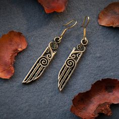 Norse Earrings, Viking Jewelry Women, Pagan Fashion, Huginn And Muninn, Raven Jewelry, Viking Raven, Jewelry Design Studio, Bird Ring, Norse Jewelry