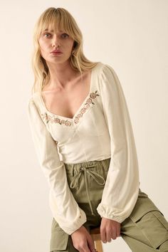 Romantic Clothing Style Casual, Ethereal Wardrobe, Peasant Blouse Outfit, Peasant Top Outfit, Ethereal Outfit, Sweetheart Neckline Blouse, Boho Looks, Sweetheart Neckline Top, Capsule Wardrobe Basics