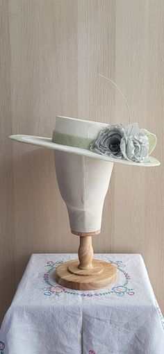 HANDMADE. Ivory sinamay, boater. A beautiful traditional, vintage style. Embellished with satin blossoms in mint green.  Mint green ribbon style trim and edge. mint green quill.  Hat  is designed to fit a head measuring  21 and 1/2 inches. Removable elastic to give extra security. Quill Hat, Mini Hats, Ribbon Style, Boater Hat, Wedding Fascinators, Green Hat, Green Mint, Green Hats, Green Ribbon