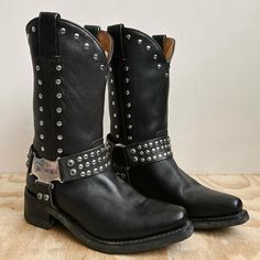 These Are Rare Vintage Italian Leather Harley Davidson Boots. Very Little Wear And Tear In The Leather And Sole Of Shoe Is Still In Great Condition Harley Davidson Shoes, Harley Davidson Boots, Shoes Vintage, Anna Wintour, Moto Boots, Vintage Italian, Vintage Shoes, Italian Leather, Cowboy Boots