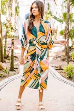 This abstract printed midi dress is absolutely stunning!! It is the perfect dress for feeling like you are an old Hollywood celebrity at a vintage resort is Palm Springs! Very specific, I know, however, it's very accurate! The deep v-neck is very sassy and that abstract print is so mesmerizing! This flattering midi dress will have you ready for all summer date nights! This midi dress features half sleeves, a deep v-neck, a fun abstract print, a front slit, and a draped detail. Material has no am Resort Casual, Dress Code Casual, Resort Chic, Hollywood Celebrity, Mint Julep Boutique, Green Abstract, Midi Dress With Sleeves, Hollywood Celebrities, Printed Midi Dress