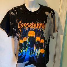 Fun Goosebumps Halloween Tee Nwot. Cropped. Crew Neck. Medium Measures Approximately 19” Pit To Pit. Length Is Approximately 22.5”. Goosebumps Shirt, Halloween Tee Shirts, Polo Women, Cream Shorts, Cat Graphic Tee, Mouse Print, Halloween Tees, Grey Women, Batwing Sleeve