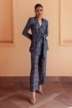 Shop for Seeaash Blue Dupion Silk Nazreen Floral Print Blazer And Pant Set for Women Online at Aza Fashions Indian Office Formals For Women, Blazer Cord Set Outfit Women Western, Blazer Cord Set, Pant Suits For Women Indian, Funky Formal, Floral Pantsuit, Custom Wardrobe, Stand Collar Top, Evening Fashion