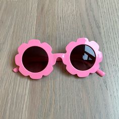 Brand New Perfect For Toddler Sized Faces! Frame: Pink Measures About 5” Wide Great Baby Shower Gift! Gap Brand, Baby Sunglasses, Flower Sunglasses, Frame Pink, Cream White Color, Versace Kids, Old Navy Kids, Kids Glasses, Plastic Sunglasses