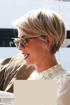 15 Cute Pixie Bob Haircut.Pixie bob haircut is now one of the most fashionable bob haircuts among young women. Short hairstyles for women—50  ideas from shag cuts to French girl bobs and pixie crops. Bob hairstyle is quite cool and it suits all kinds of hair, no matter it is curly, straight or wavy one. Pixie Bob Hairstyles, Pixie Bob Haircut, Pixie Bob, Blonde Pixie, Braids For Short Hair, Short Bob Hairstyles, Pixie Hairstyles