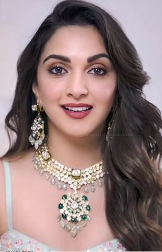 Kiara Advani Makeup Looks, Soft Pink Makeup, Uni Makeup, Contact Lenses For Brown Eyes, Beauty Nose, Soft Makeup Look, Eyes Hazel, Bollywood Makeup, Minimal Makeup Look