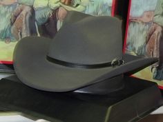 The Seneca by Stetson is perfect for any outdoor activity. It is made of durable, water resistant, 4X Silver Sand Buffalo felt. Features include a leather hatband with 3 piece silver tone buckle, leather sweatband, 3 1/2" brim and 4 1/4" pinch f Mens Western Wedding Attire, Mens Western Vest, Western Wedding Bands, Charlie One Horse Hats, Sombrero Cowboy, Mens Western Wear, Western Stuff, Trending Hats, Mens Western