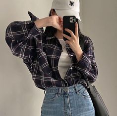 Checkered Shirt Outfit, Corduroy Shirts, Comfy Minimalist, Formal Streetwear, Flannel Fashion