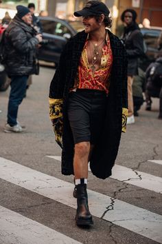 Male Festival Outfits, Milan Fashion Week Men, Space Fashion, Milano Fashion, Streetwear Shorts, Milano Fashion Week, Men Street, British Vogue, Music Fashion