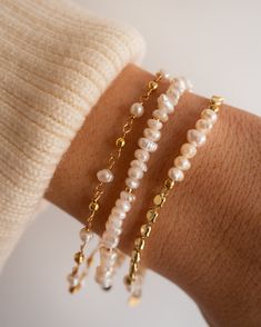 Disc Chain and Freshwater Pearl Bracelet Real Freshwater Pearls Length: approx. 6.5 - 8.5 inches (adjustable) 18K Gold Electroplated This bracelet is made with a real freshwater pearls, therefore each pearl is unique and no two bracelet are alike. Pearl And Gold Bead Bracelet, Gold Beaded Bracelets Stack, Jewlery Aesthetic, Pearl Bracelet Stack, Bracelets Pearls, Pearl Bead Bracelet, Beaded Chain Bracelet, Real Pearl Bracelet, Fit Accessories