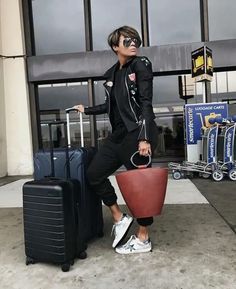 Jogging Suit Outfit, Kyrzayda Rodriguez, Suit Outfit, Jogging Suit, Suitcases, Outfits Casuales, Travel Outfit, Look Fashion, Autumn Winter Fashion