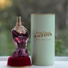 Jean Paul Gaultier La Belle, Perfume Jean Paul, Hussein Chalayan, Perfume Organization, Perfume Bottle Design, Skincare Cosmetics, Belle Beauty