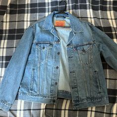 Never Worn, Just Tried On. No Tags Levis Denim Jacket, Levis Jacket, Vintage Fits, Shirt Jackets, Levis Denim, Levis Men, Shirt Jacket, Levi's, Denim Jacket