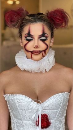 It Female Costume, Pennywise Women’s Costume, It Costume Makeup, Pennywise Costume Makeup, Pennywise Make Up Female, Glam Pennywise Makeup, It Women Costume Clown, Easy Penny Wise Makeup, Pennywise Hairstyle