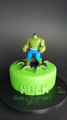 a hulk birthday cake with green frosting and an image of the hulk on top