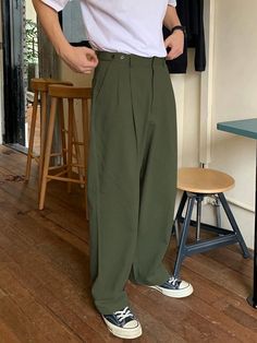 Verde militar Casual Collar  Tela tricotada Liso Pierna recta Embellished No-Elástico Mens High Waisted Pants, Trouser Pants Outfits, Pants Outfit Men, Green Trousers, Outfit Grid, Men Pants, Estilo Hip Hop, Wide Pants, Mens Pants Casual