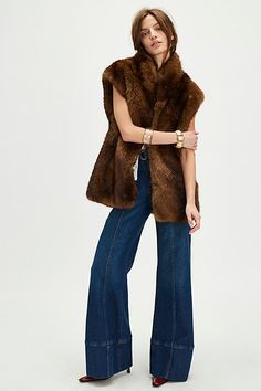 Laila Faux Fur Vest Gilet Fur, All Brown Outfit, Winter Coat Trends, Cute Winter Coats, Brown Fur Coat, Short Faux Fur Coat, Faux Fur Cropped Jacket, Glamorous Outfits, Fur Jackets