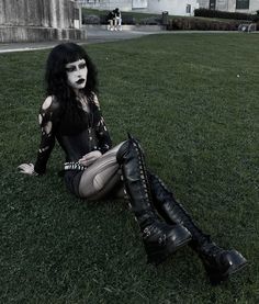 All Black Emo Outfit, Goth Bimbocore Outfits, Hood Goth Aesthetic, Goth Poses, Goth Outfits Trad, Goth Mini Skirt Outfit, Trad Goth Fits, Di Trad Goth Outfit, 80s Trad Goth Aesthetic