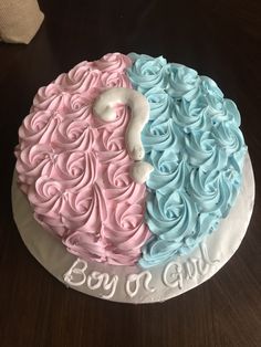 the cake is decorated with pink and blue icing, which says boy or girl