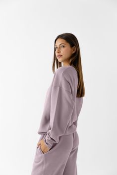 Introducing our must-have Pullover, designed for both comfort and style. This oversized sweatshirt is exceptionally soft and easy to wear. Crafted from eco-friendly fleece, our crewneck sweatshirt offers a relaxed dropped shoulder fit that perfectly complements any outfit. Pair it with our CityScape Sweatpant for a laid-back, fashionable fit. Women's CityScape Pullover Crew in Dusty Orchid (Size: Small) - Cozy Earth Comfortable Loungewear, City Scape, Bamboo Pajamas, Best Pajamas, Soft Clothes, Back Women, Crew Sweatshirts, Oversized Sweatshirt, City Chic