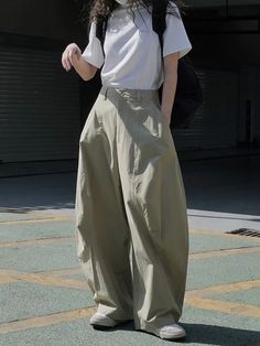 Effortless Chic: Wide-Leg Split-Joint Casual Trousers in Solid Color Pants With Pleats, Loose Trousers, Tomboy Style Outfits, Casual Chic Outfit, Loose Pants, Tomboy Fashion, Wide Pants, 여자 패션, One Piece Dress