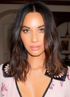 Olivia Munn apostou no batom rosinha e pele iluminada. Olivia Munn Hair, Mary Phillips, Everyday Hair, Face Time, Fabulous Hair, Hair Balayage, Favorite Hairstyles, Rita Ora