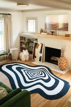 LanySpace Vertigo Irregular Area Rug in Living Room Optical Illusion Drawing, Apt Ideas, Abstract Black And White, Optical Illusion, Op Art, Creative Decor, Optical Illusions, Bedroom Makeover, Washable Rugs