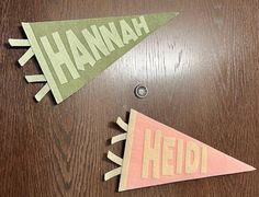 Custom roommate name pennants add a nice personalized touch to a dorm room, apartment or sorority house. These thick pennants are made with 2mm of felt.  Measure approximately 12" in length including the tails, and approx 5 1/2 inches tall. Price is for ONE pennant = $17.00 sage-olive/pink combination. You have the option to specify if you want the green background or the pink background. ALSO yellow background OR turquoise blue background Cream letters will be all caps. Font may look slightly d Name Door Signs, Roommate Dorm, Scad Dorm, Diy Dorm Room Decor, Dorm Room Decor Diy, Dorm Signs, Dorm Decor College, College Dorm Room Inspiration, Dorm Door