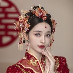 Traditional Chinese bridal headwear, Qun Gua hair Accessories Elegant Red Ceremonial Headpieces, Traditional Wedding Headband Headpiece, Traditional Wedding Headband, Tea Ceremony Hair, Chinese Bridal Hair, Traditional Chinese Hair, Chinese Hand Fan, Ancient Chinese Hairstyles, Qipao Pattern