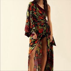 Size Xs Nwt Kimono Dress Red, Black And Green