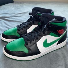 Worn But Amazing Condition Jordan Green, Shoes Jordan, Pine Green, Jordans For Men, Jordan Shoes, Mens Shoes Sneakers, Black Green, Men's Shoes, Jordan