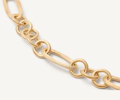 This chain bracelet is made up of oval elements in 18K yellow gold, finely hand-engraved using the ancient Florentine technique, alternated with circular elements in polished gold. The interplay of polished and engraved finishes gives the piece a brilliant yet discreet quality: a new chain model with a strong character. Luxury Figaro Chain Bracelet With Oval Link, Luxury Oval Link Chain Bracelet With Figaro Chain, Gold Engraved Link Chain Bracelet, Gold Engraved Oval Link Chain Bracelet, Luxury Bracelet With Figaro Chain And Oval Link, Engraved Link Yellow Gold Bracelet, Engraved Yellow Gold Link Bracelet, Luxury Yellow Gold Figaro Chain Bracelet, Engraved Oval Link Yellow Gold Bracelet