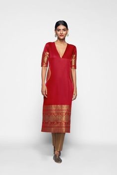 Silk Kurtas, Payal Khandwala, Sabyasachi Sarees, House Wear, Cotton Short Dresses, Kurta Patterns, Pakistani Suit, Outfits For Summer, Outfits For Fall