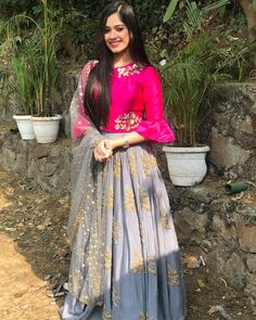 Jannat Zubair Rahmani, Jannat Zubair, Lehnga Dress, Lehenga Blouse Designs, Red Lehenga, Patiala Salwar, Blouse Design Models