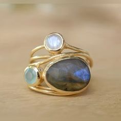 Golden Pretty Ring With 3 Stones Punk Rings, Gold Moonstone Ring, Blue Shell, Dainty Gold Rings, Retro Punk, Boho Chic Jewelry, Shell Ring, Aqua Chalcedony, Labradorite Ring