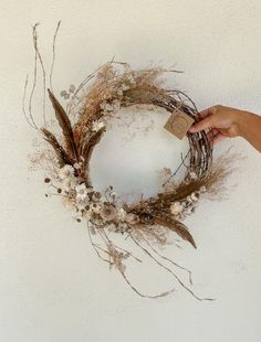 Bring a touch of nature's elegance into your home with this beautifully handcrafted dried floral wreath. Made with love, this wreath features a blend of wild grasses, dried flowers, and natural foliage in soft neutral tones, creating a delicate yet striking piece that's perfect for year-round décor. Dried Floral Wreaths Diy, Dried Grass Wall Decor, Dried Flower Home Decor, Wild Wreath, Dried Hydrangea Wreath, Fall Decor Neutral, Dried Floral Wreath, Fall Floral Wreath, Dried Floral Wreaths