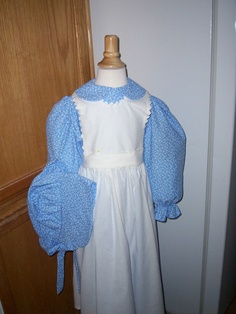 Girls Pioneer Dress(long or short sleeves) / Little House on the Prairie costume -  with Bonnet and Pinafore Mother Goose Costume, Goose Costume, History Dress, Pioneer Costume, Pioneer Clothing, Kid Costumes, Pioneer Dress, Costumes Diy, Little House On The Prairie