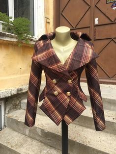 This is a very stylish and fitted elegant plaid cashmere  jacket . Leght  58cm. Fully lined. A jacket especially made to turn heads and give you that wow factor :)SIZE CHARTSIZE S - US 6, UK 8, EU 36bust: bust around 34.5”/90cmWaist: waist around 27.5”/70cmHips: hips around 34.5”/90cmSIZE M - US 8, UK 10, EU 38bust: bust around 37.5”/95cmWaist: waist around 29.5”/75cmHips: hips around 37.5”/95cmSIZE L - US 10, UK 12, EU 40bust: bust around 39.5"/100cmWaist: waist around 31.5”/80cmHips: hips arou Fitted Plaid Outerwear For Fall, Plaid Fitted Tweed Jacket With Lapel Collar, Fitted Plaid Outerwear With Lapel Collar, Chic Fitted Plaid Tweed Jacket, Fitted Plaid Outerwear With Buttons, Fitted Plaid Blazer With Lapel Collar, Fitted Plaid Double-breasted Blazer, Fitted Plaid Blazer For Fall, Fall Plaid Fitted Blazer