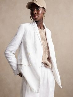 Meticulously crafted with lightweight linen, this luxurious blazer breathes with an unlined back that's perfect for warmer climes.  With an at-ease silhouette and finely tailored details like a double-breasted closure, it strikes a balance between re Linen Blazer Outfit Women, Linen Blazer Outfit, Linen Suits Women, Blazer Outfits For Women, Linen Suit, Cotton Blazer, Linen Jacket, Striped Blazer, Blazer Outfits