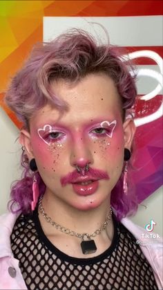 Queer Make Up, Makeup Prompts, Weird Makeup Looks, Groovy Makeup, Alice Photoshoot, Wicked Makeup, Drag King Makeup, Gay Makeup, Artsy Makeup