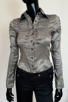 90s retro fitted Metallic Silver shirt with long sleeves. Size S (EU/FR)  70% viscose 25%polyester 5%elastane. In excellent vintage condition. For any questions,contact me please Thank you for visiting and purchase Silver Shirt, Fitted Blouse, Collared Blouse, Fitted Blouses, 90s Retro, Collar Blouse, Blouse Shirt, Shirt Long Sleeve, Shirt Button