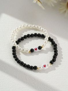 Matching Pearl Bracelets, Matching Bracelets Handmade, Cute Couple Bracelets Beads, Kandi Bracelets For Couples, Diy Bracelets For Couples, Bracelet Couple Ideas, Cute Couples Bracelets, Simple Matching Bracelets, Gift Baskets For Bf