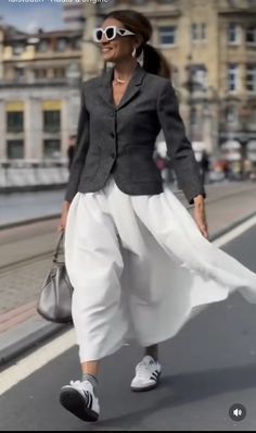 Best Winter Outfits, Rock Outfit, Mode Casual, Fashion Attire, Fashion Mistakes, Midi Skirts, Blazer Outfits, Casual Winter Outfits, 가을 패션