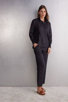 Linen pants with front pockets and faux fly detail. Regular fit.
The model is 5’ 9” (175 cm) tall and is wearing a size S. Chic Pants With Button Cuffs For Business Casual, Elegant Tapered Leg Pants For Loungewear, Casual Office Pants With Straight Hem, Casual Office Pants With Button Cuffs, Sleek Pants With Pockets And Straight Hem, Sleek Pants With Welt Pockets For Fall, Casual Office Bottoms With Straight Hem, Relaxed Fit Work Pants With Button Cuffs, Chic Dress Pants With Pockets