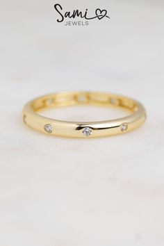 A gold multi-stone ring that is a minimalist piece. Gold Minimalist Ring, Rings Minimalist, Cz Rings, Everyday Ring, Jewelry Minimalist, Rings Diamond, Rings Gold, Everyday Rings, Minimalist Ring