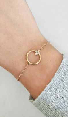 14K Gold Circle Diamond Bracelet, Delicate minimalist Diamond Bracelet, 9K Geometric solid gold bracelet, Dainty Stacking gold bracelet, 18K Gold Circle Bracelet, Gift for mom, Gift for her, Graduation Gift, FREE EXPRESS SHIPPING Delicate, minimalist circle charm bracelet with 3 white diamonds made in 18K, 14K or 9K solid gold. A gorgeous bracelet that you will absolutely love! ------------------------------------------- D E T A I L S 18K, 14K or 9K Solid Gold Circle diameter: 15mm Total of ston Piercings Ear Conch, Karma Bracelet, Geometric Solids, Solid Gold Bracelet, Circle Bracelet, Gold Armband, Gold Designs, Bracelet Dainty, Gold Charm Necklace