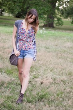 Print top, denim shorts, long cardigan Denim Shorts Long, Fashion Beauty Photography, Uk Music, Beauty Photography, Print Top, Festival Fashion, Print Tops, Music Festival