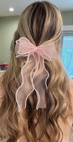 This is a beautiful, handmade, sheer, long tail, layered hair bow clip with a pearl edge detail. Great for any occasion! Suitable for girls and women. Also makes a great gift! Add the perfect finishing touch to hair and outfit with this very coquette, pretty, and stylish hair bow!  Made with 2.5" organza ribbon. Bows are between 5" and 6" wide with approximately 10" tails. Bow is attached to your options of alligator clip with teeth or French barrette. All bows are heat sealed to prevent fraying Preppy Hairstyles, Light Pink Hair, Hairstyle Examples, Organza Bow, Tail Hair, Hair Bow Clip, Pink Hair Bows, Bow Hairstyle, Pink Sheer