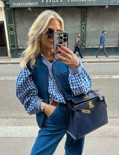 fall trend Wearing Outfits, Mode Shoes, Bright Outfits, Team Pink, Instagram Advertising, Pop Of Red, All Jeans, Outfit Inspo Fall, Mode Vintage